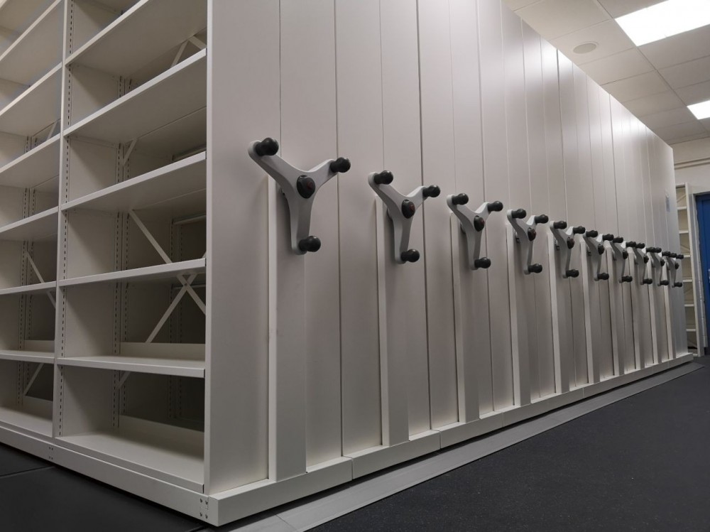 Mobile shelving